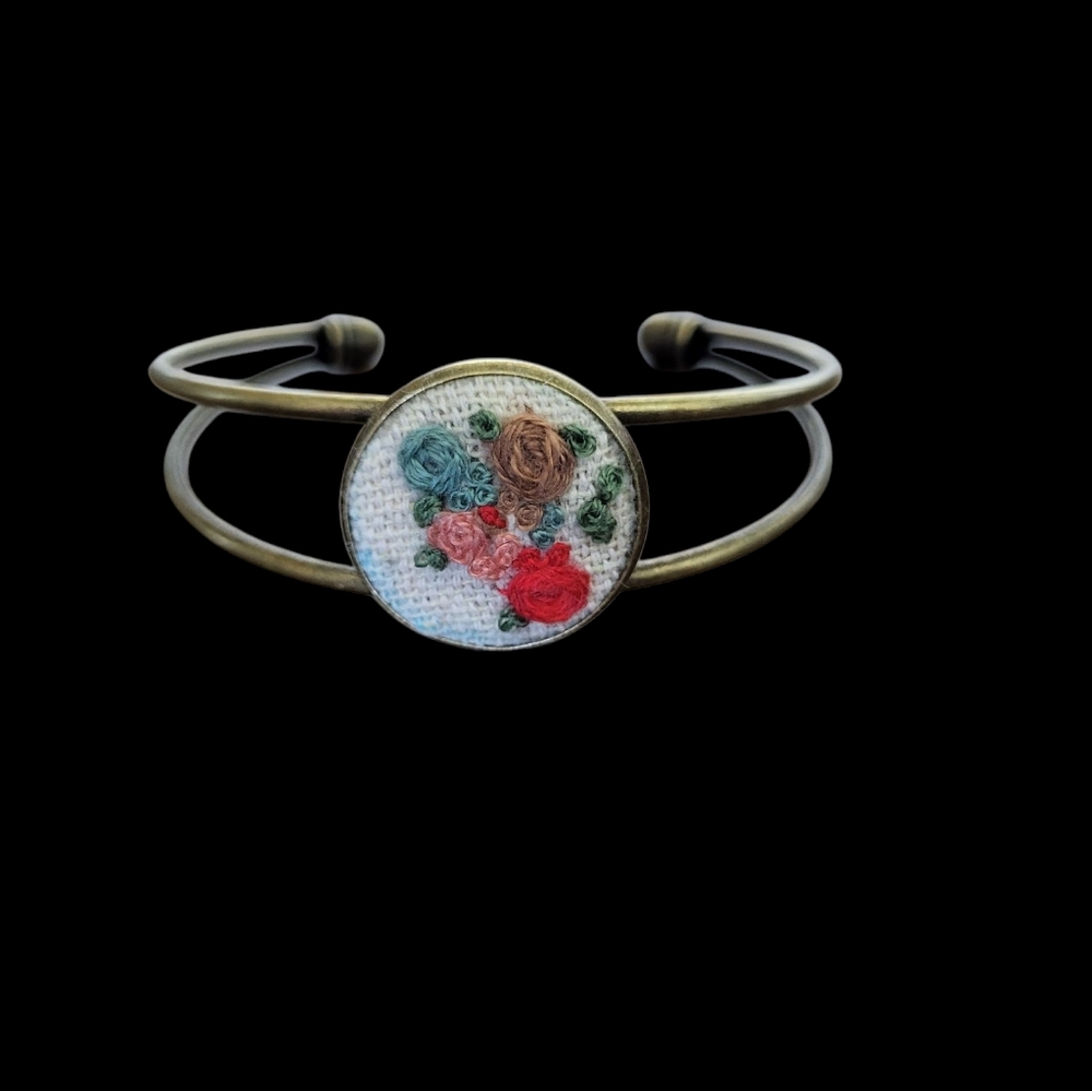 Hale Finery Doreen Collection Hand Embroidered Bracelet | Elizabeth 🖤